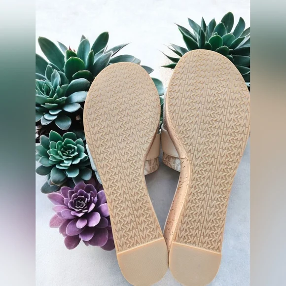 Michael Kors Jilly Platform Wedge Sandal Size 7 Color: White (New) - Picture 10 of 10